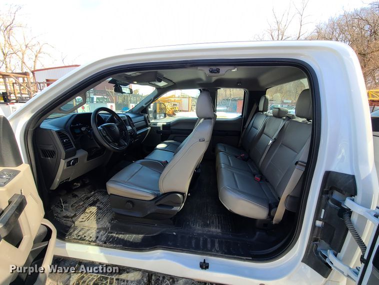 image for item DN6020 2017 Ford F250 Super Duty XL  SuperCab utility bed pickup truck