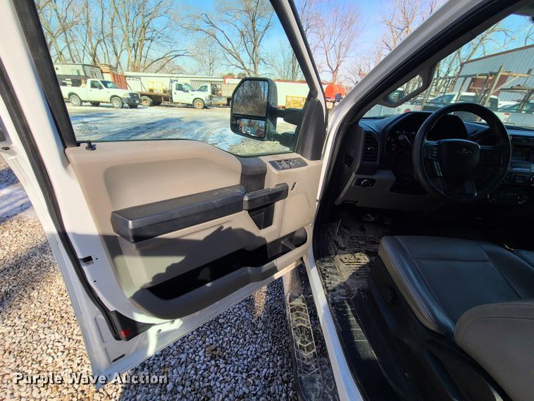 image for item DN6020 2017 Ford F250 Super Duty XL  SuperCab utility bed pickup truck