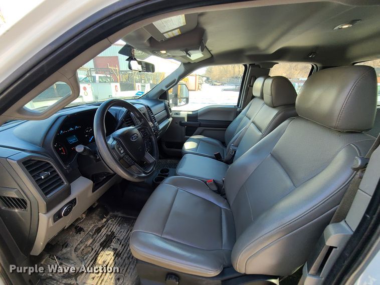 image for item DN6020 2017 Ford F250 Super Duty XL  SuperCab utility bed pickup truck