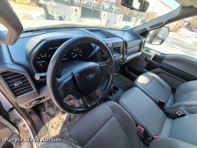 image for item DN6020 2017 Ford F250 Super Duty XL  SuperCab utility bed pickup truck