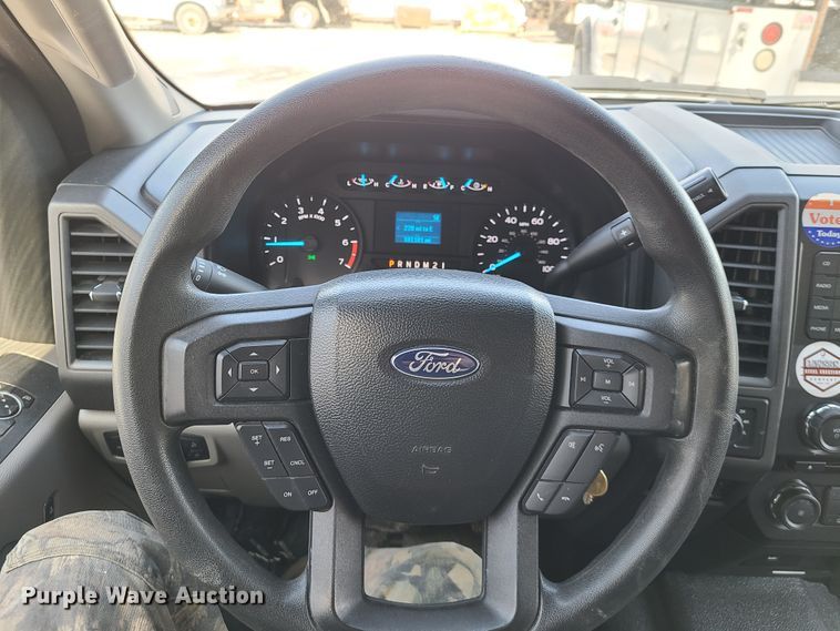 image for item DN6020 2017 Ford F250 Super Duty XL  SuperCab utility bed pickup truck