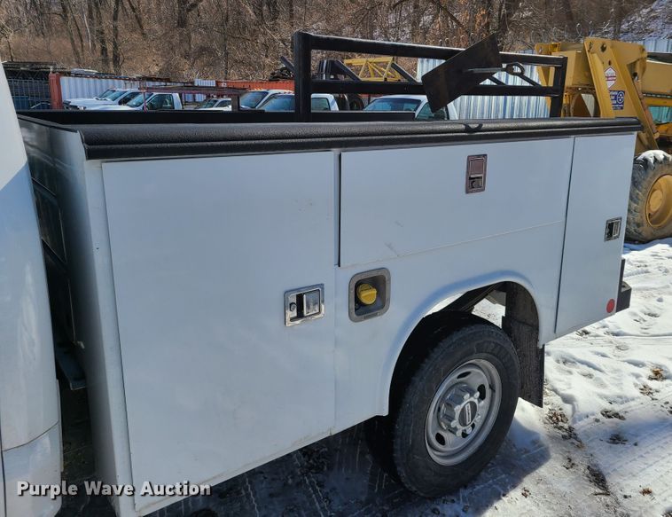 image for item DN6020 2017 Ford F250 Super Duty XL  SuperCab utility bed pickup truck