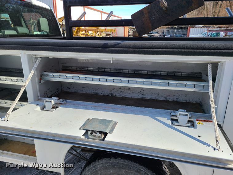 image for item DN6020 2017 Ford F250 Super Duty XL  SuperCab utility bed pickup truck