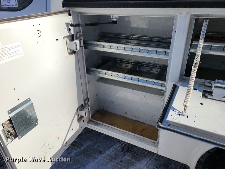 image for item DN6020 2017 Ford F250 Super Duty XL  SuperCab utility bed pickup truck