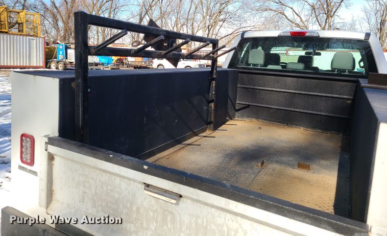 image for item DN6020 2017 Ford F250 Super Duty XL  SuperCab utility bed pickup truck