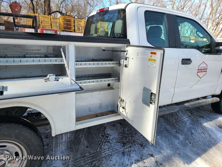 image for item DN6020 2017 Ford F250 Super Duty XL  SuperCab utility bed pickup truck