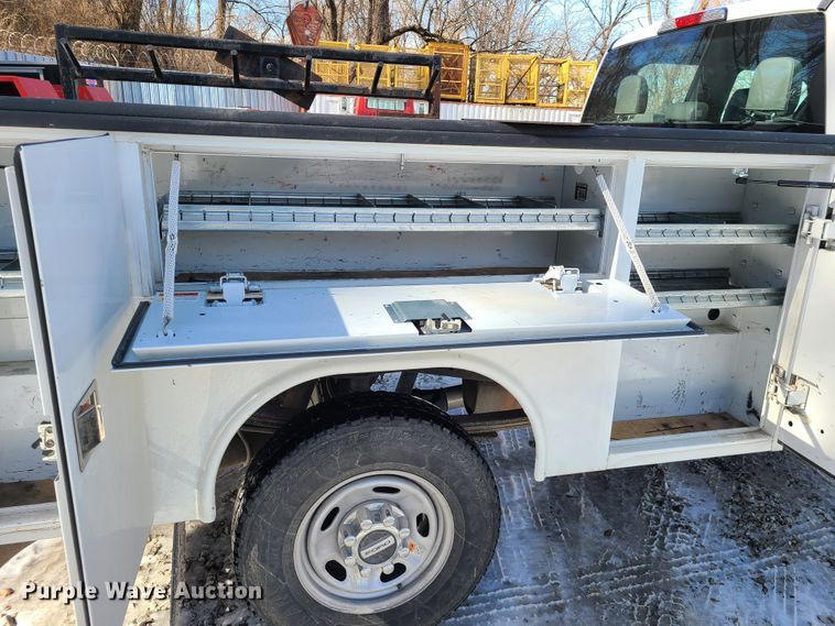 image for item DN6020 2017 Ford F250 Super Duty XL  SuperCab utility bed pickup truck