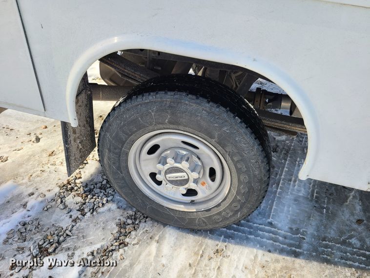 image for item DN6020 2017 Ford F250 Super Duty XL  SuperCab utility bed pickup truck