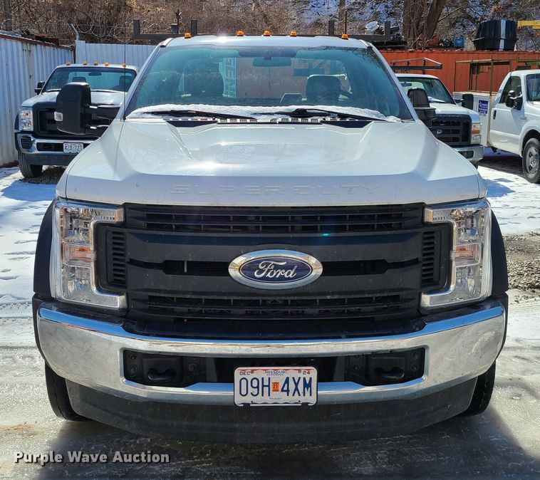 image for item DN6021 2018 Ford F450 Super Duty  utility / service truck