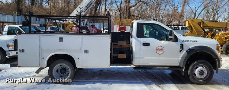 image for item DN6021 2018 Ford F450 Super Duty  utility / service truck