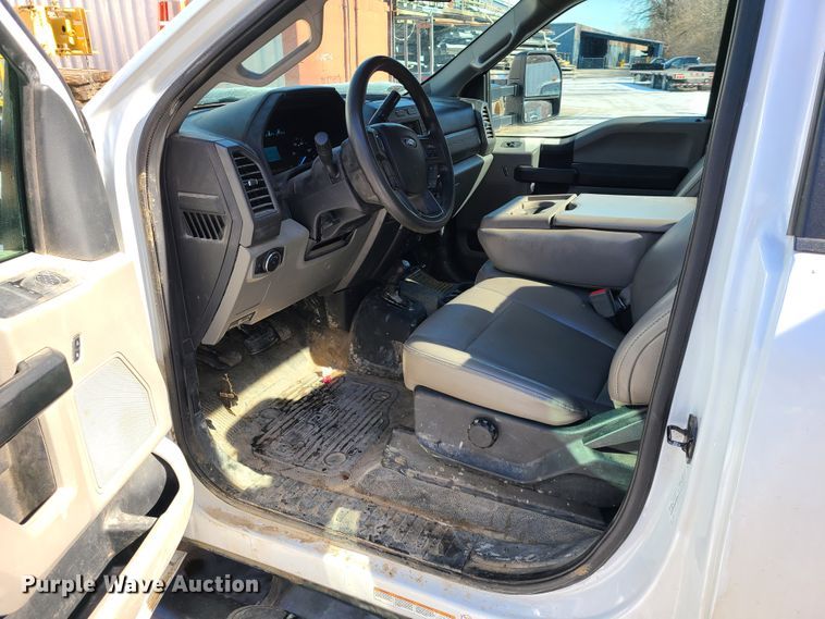 image for item DN6021 2018 Ford F450 Super Duty  utility / service truck