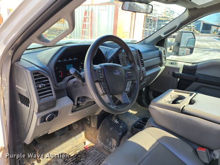 image for item DN6021 2018 Ford F450 Super Duty  utility / service truck