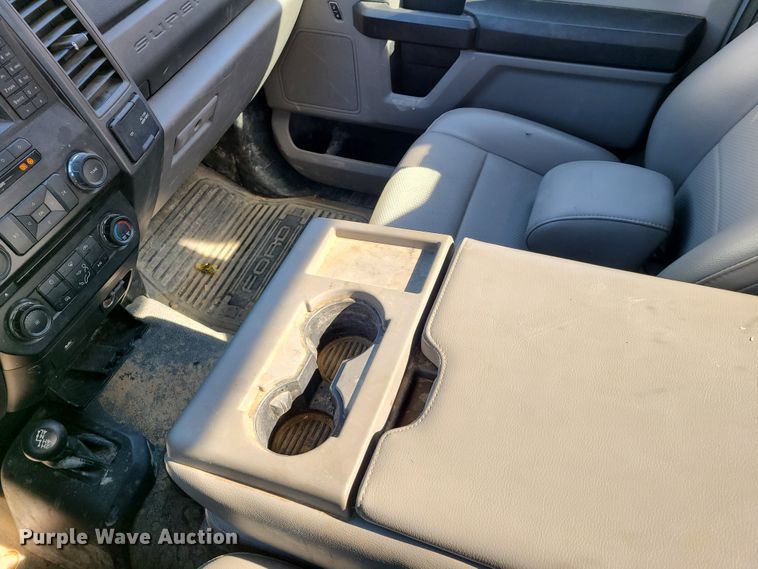 image for item DN6021 2018 Ford F450 Super Duty  utility / service truck