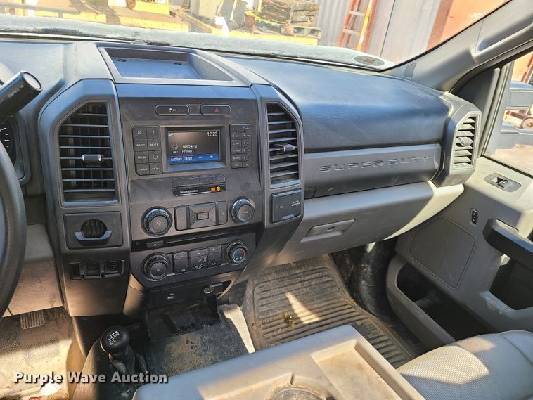 image for item DN6021 2018 Ford F450 Super Duty  utility / service truck