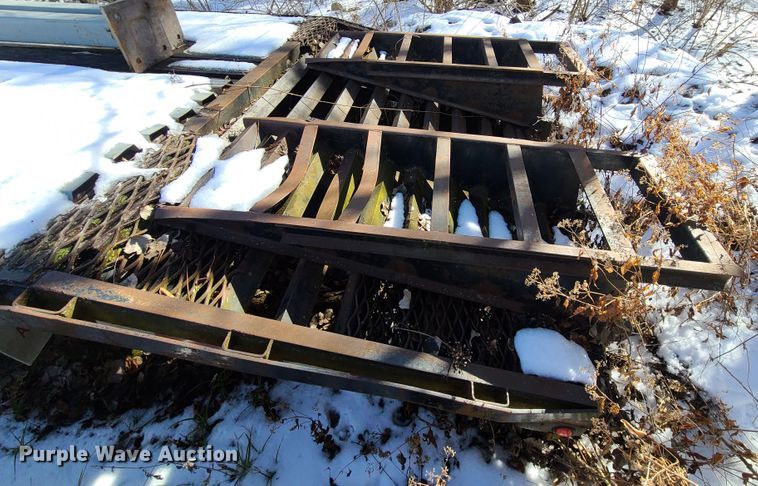 image for item DN6022 2004 L&L equipment trailer