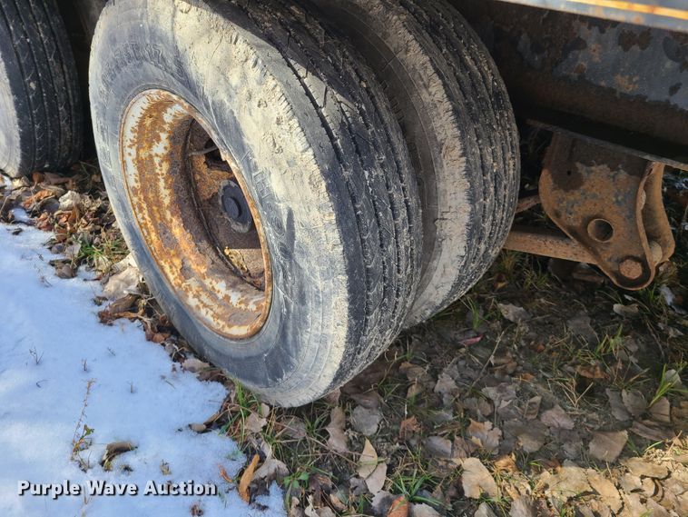 image for item DN6022 2004 L&L equipment trailer