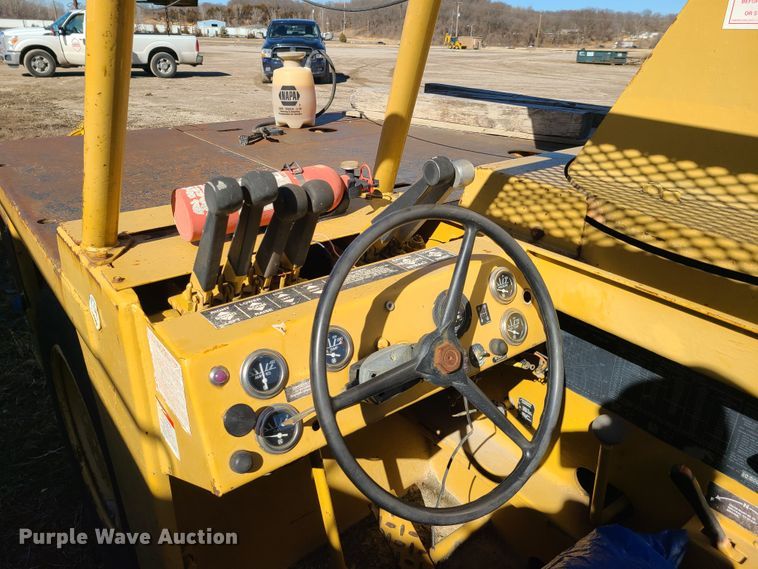 image for item DN6059 Broderson IC-200-2B  crane