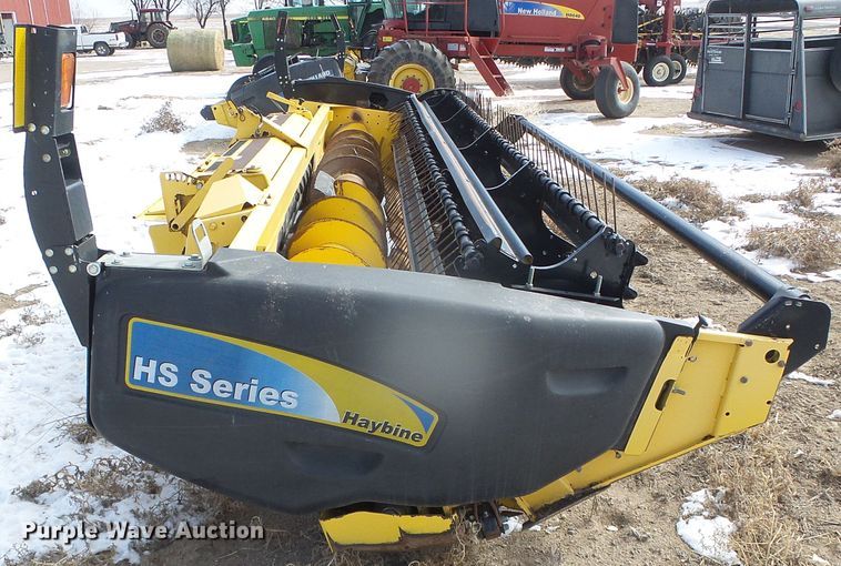 image for item DG8472 2013 New Holland 18HS  double sickle windrower head