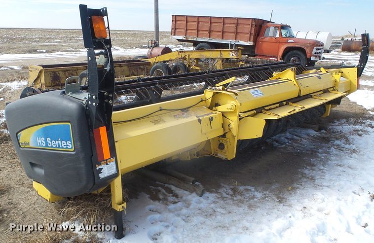 image for item DG8472 2013 New Holland 18HS  double sickle windrower head