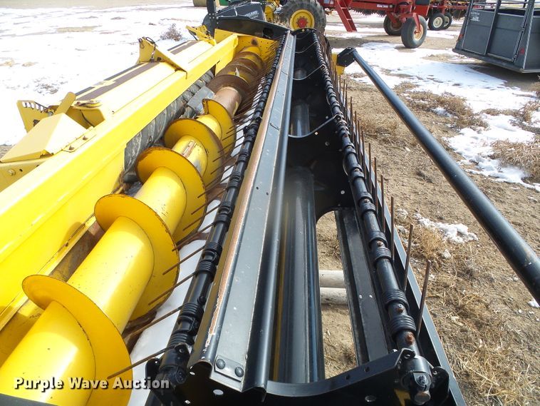 image for item DG8472 2013 New Holland 18HS  double sickle windrower head