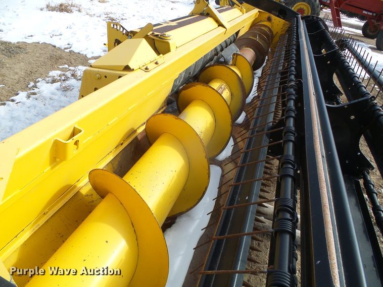 image for item DG8472 2013 New Holland 18HS  double sickle windrower head