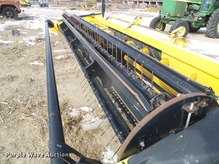 image for item DG8472 2013 New Holland 18HS  double sickle windrower head