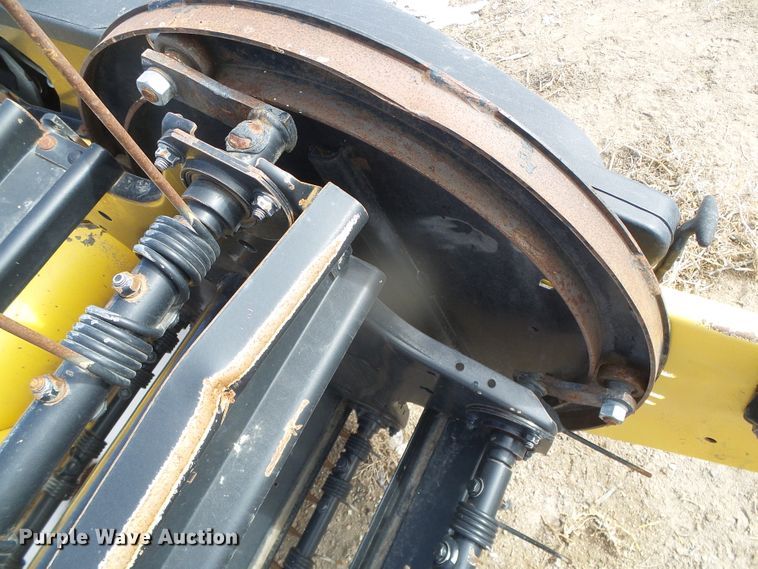 image for item DG8472 2013 New Holland 18HS  double sickle windrower head