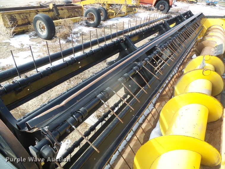 image for item DG8472 2013 New Holland 18HS  double sickle windrower head