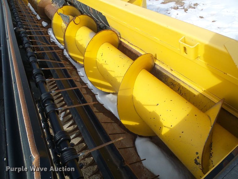 image for item DG8472 2013 New Holland 18HS  double sickle windrower head