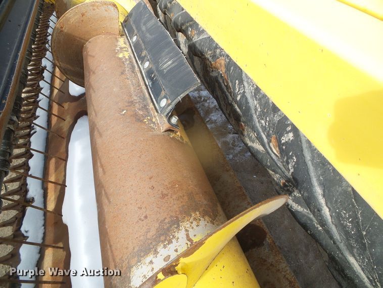 image for item DG8472 2013 New Holland 18HS  double sickle windrower head