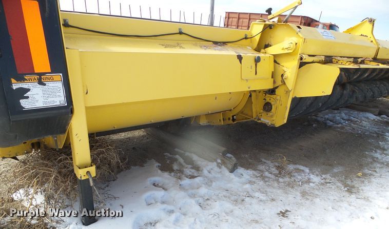 image for item DG8472 2013 New Holland 18HS  double sickle windrower head