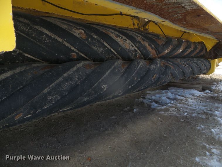 image for item DG8472 2013 New Holland 18HS  double sickle windrower head