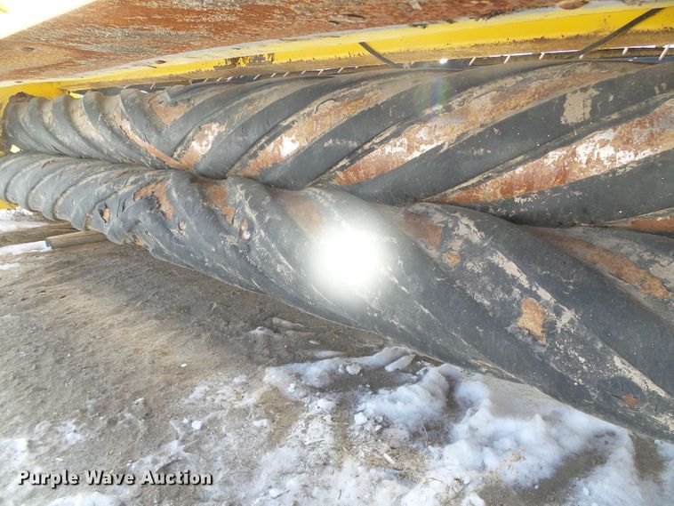 image for item DG8472 2013 New Holland 18HS  double sickle windrower head