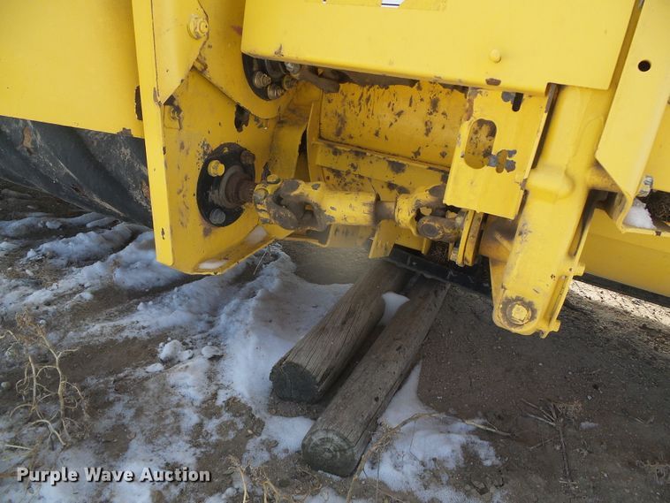 image for item DG8472 2013 New Holland 18HS  double sickle windrower head