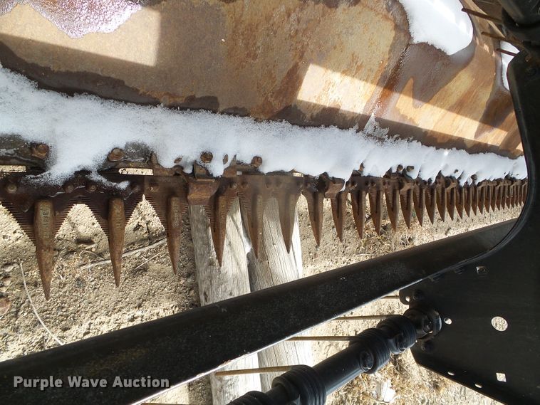 image for item DG8472 2013 New Holland 18HS  double sickle windrower head