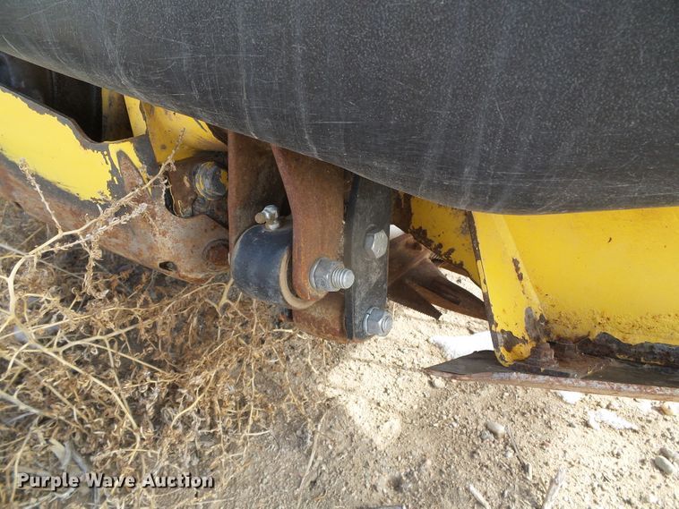 image for item DG8472 2013 New Holland 18HS  double sickle windrower head