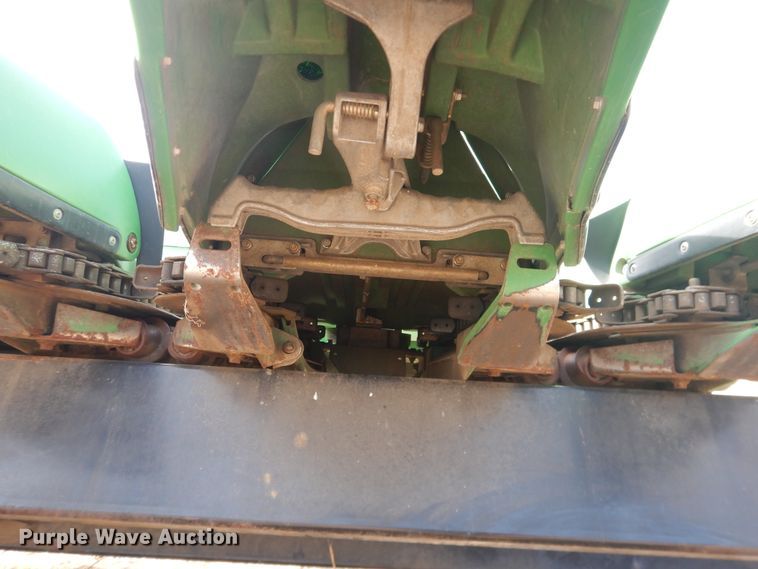 image for item DI3692 2009 John Deere 612C  corn head