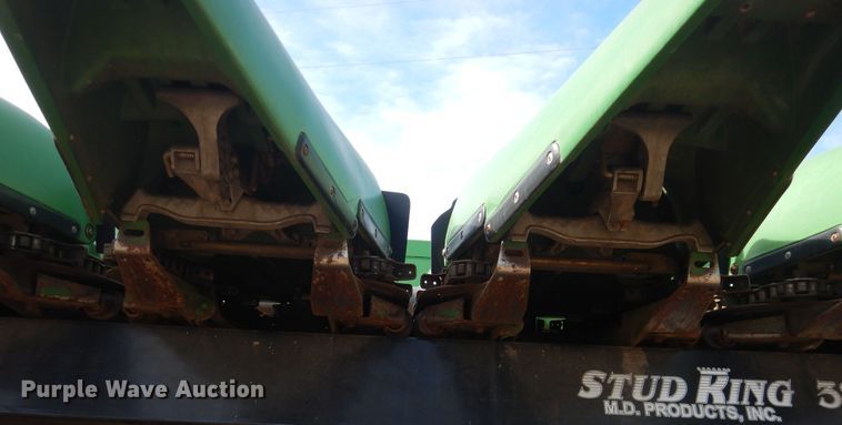 image for item DI3692 2009 John Deere 612C  corn head