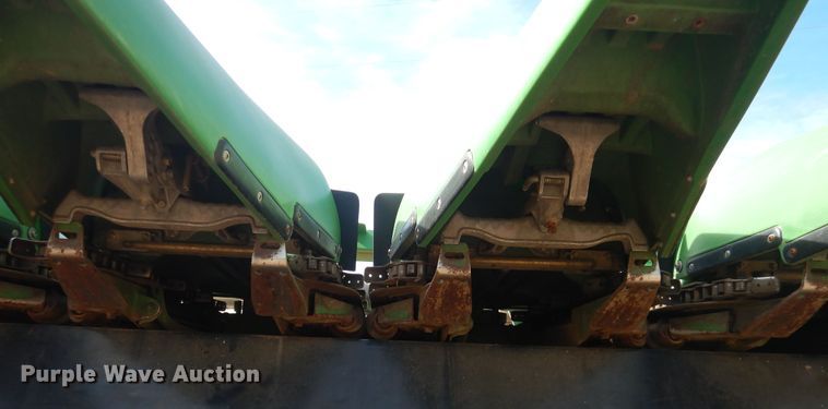 image for item DI3692 2009 John Deere 612C  corn head