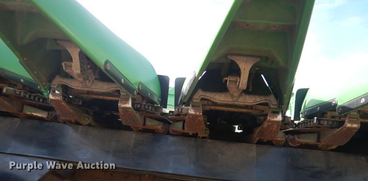 image for item DI3692 2009 John Deere 612C  corn head