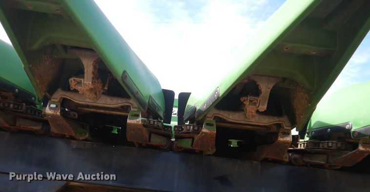 image for item DI3692 2009 John Deere 612C  corn head