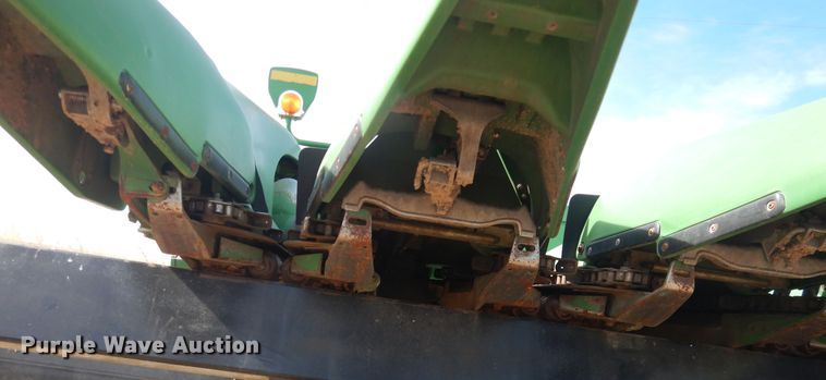 image for item DI3692 2009 John Deere 612C  corn head