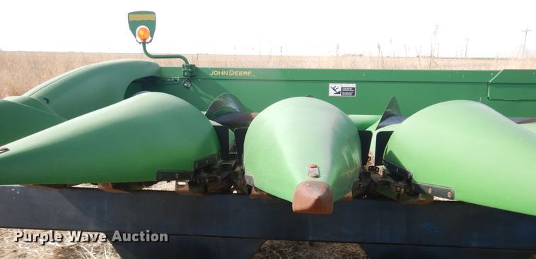 image for item DI3692 2009 John Deere 612C  corn head
