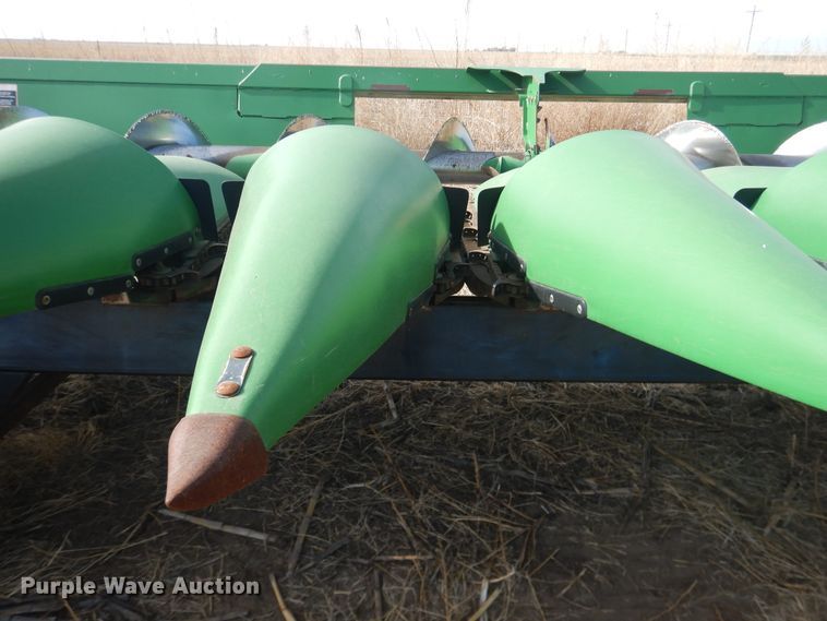 image for item DI3692 2009 John Deere 612C  corn head