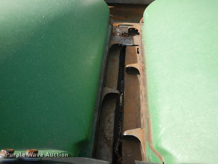 image for item DI3692 2009 John Deere 612C  corn head