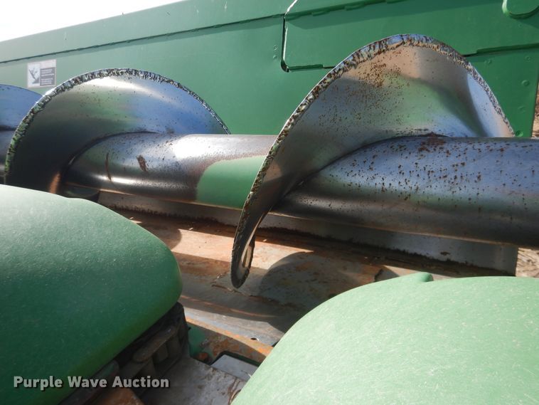 image for item DI3692 2009 John Deere 612C  corn head