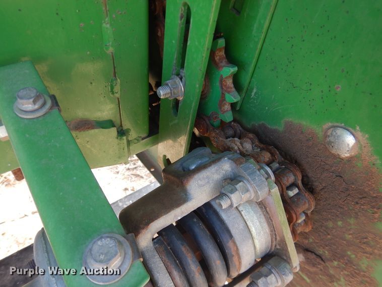 image for item DI3692 2009 John Deere 612C  corn head