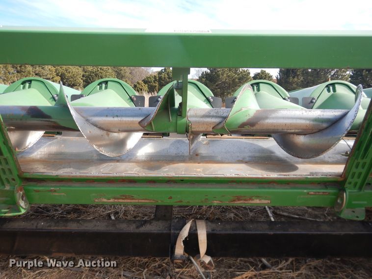 image for item DI3692 2009 John Deere 612C  corn head