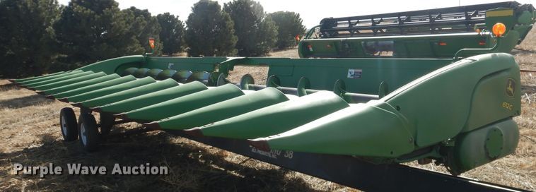 image for item DI3694 2010 John Deere 612C  corn head