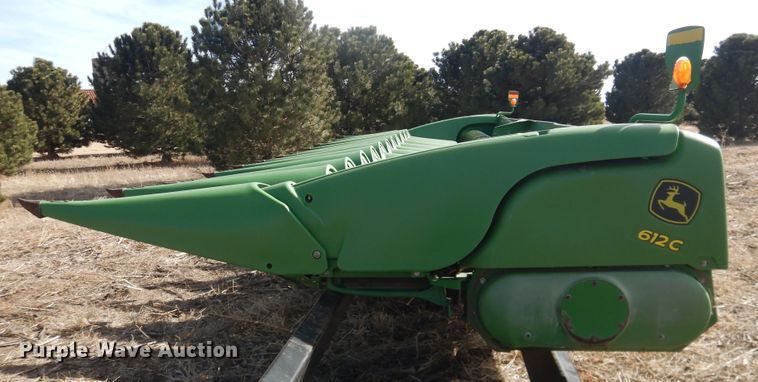 image for item DI3694 2010 John Deere 612C  corn head